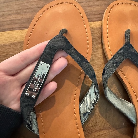Coach Women's Black and Tan Flip-Flop Sandals‎ - Picture 2 of 6